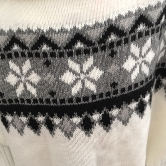 CRAZY 8 Girls Girls Knit Sweater With Snowflakes | 4T - Picture 7 of 10